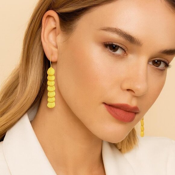 Conchiglia d’Oro Tassle Earrings | 24K Hollow Yellow Gold Dangle | Meticulously - Picture 2 of 3